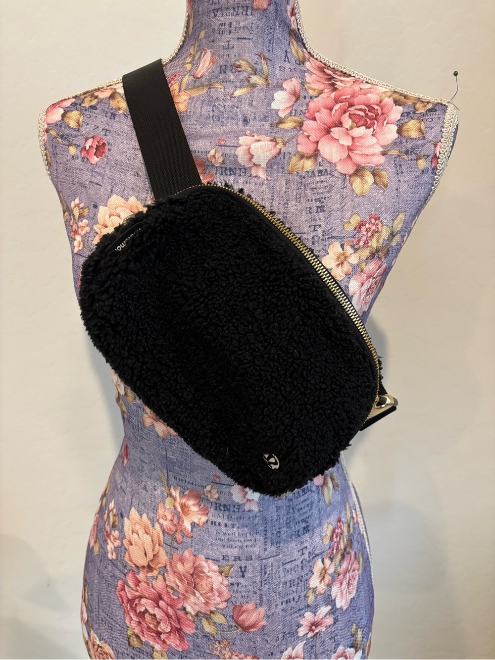 lululemon athletica Everywhere Black Sherpa Crossbody Belt Bag